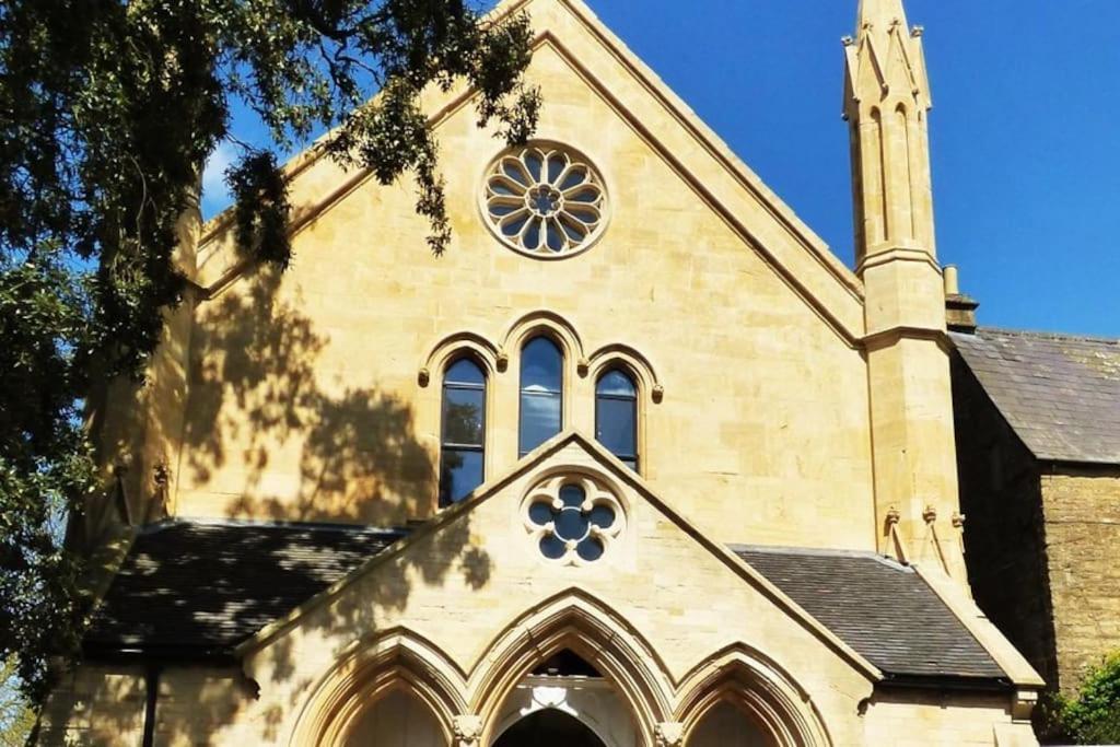 Апартаменты Cotswold Chapel, Sleeps Up To 5 In Kingsize Beds Чиппинг-Нортон Экстерьер фото