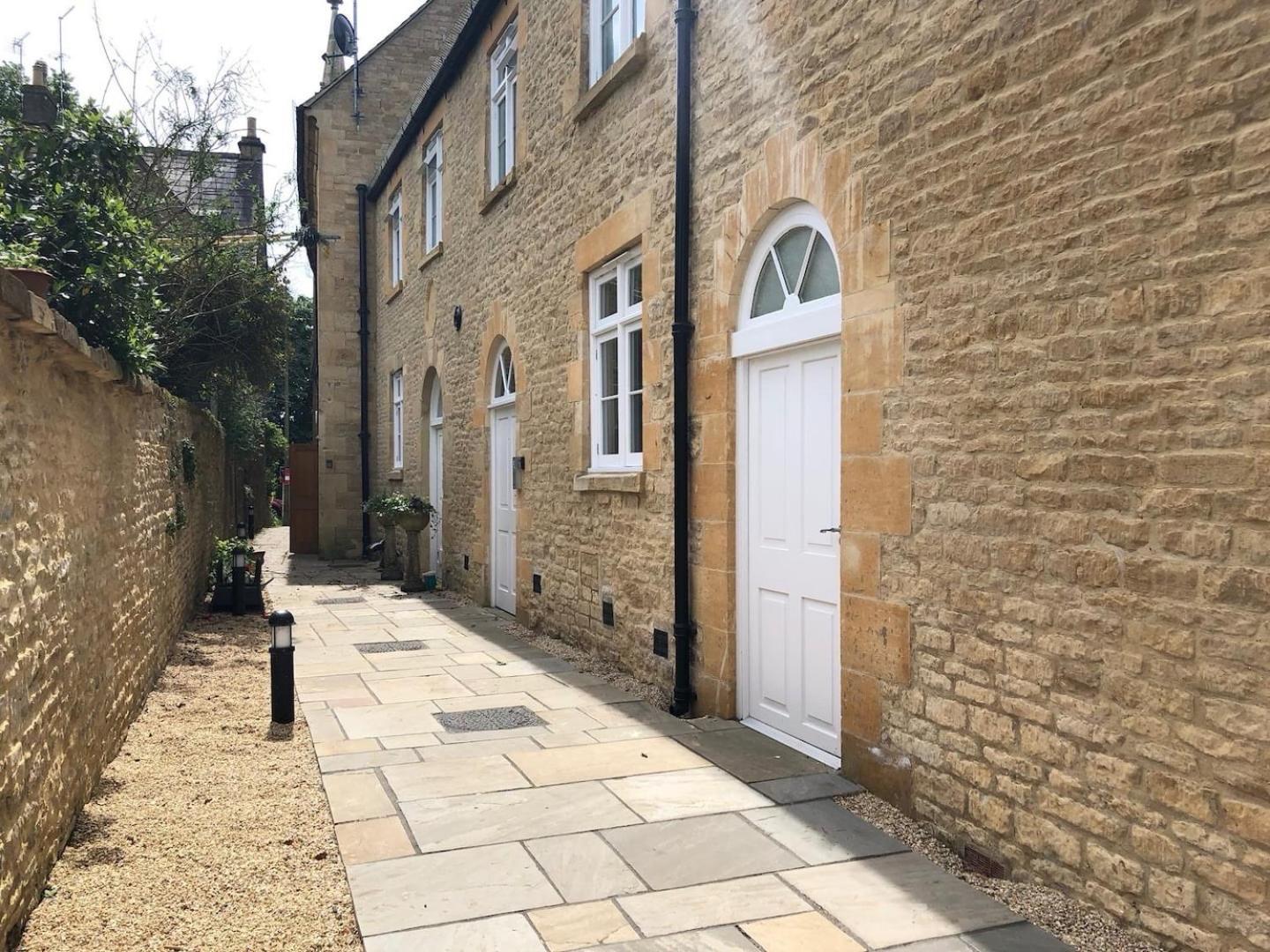 Апартаменты Cotswold Chapel, Sleeps Up To 5 In Kingsize Beds Чиппинг-Нортон Экстерьер фото